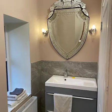 Newly Refurbished 2 Min Walk From *